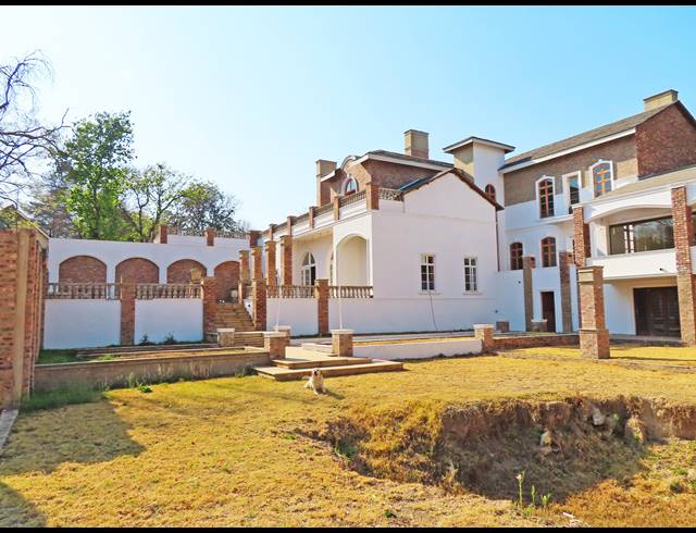 7 BEDROOM HOUSE FOR SALE IN BRYANSTON